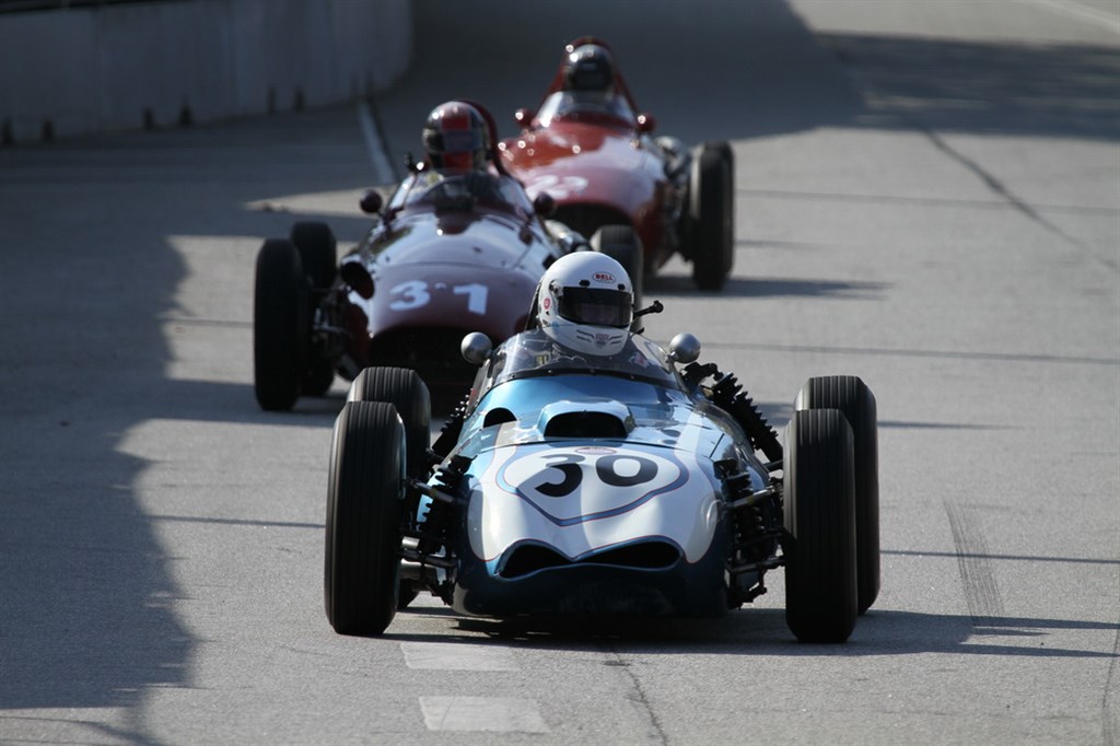 Tæt kamp blandt de gamle Formel 1 biler.
(Foto: Motorsporten.dk)